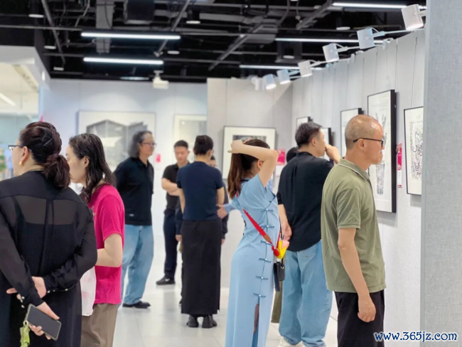 由中国文促会等主理的“如歌的行板·第三届世界女画家版画作品邀请展”巡展首站在上海雅致揭幕