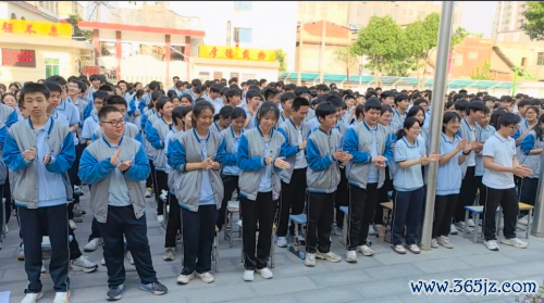 聚焦当下释心焦 轻装逐梦赴中考—吉易和家庭教师首席大家朱其荣为初三学子注入考前能量