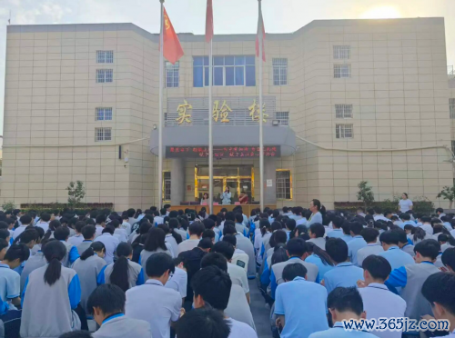 聚焦当下释心焦 轻装逐梦赴中考—吉易和家庭教师首席大家朱其荣为初三学子注入考前能量