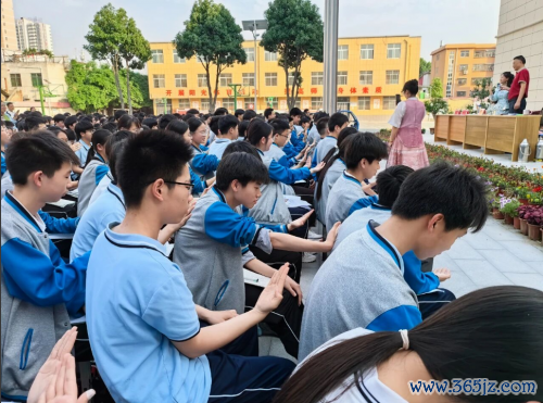 聚焦当下释心焦 轻装逐梦赴中考—吉易和家庭教师首席大家朱其荣为初三学子注入考前能量