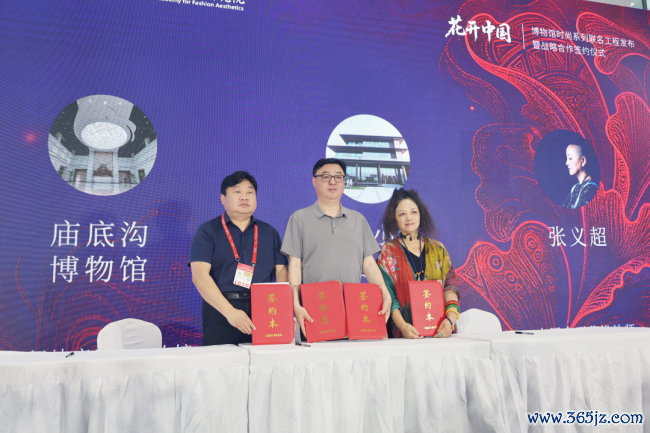艺秀小镇擎国风新章 六千年文脉花开鹏城  ——“花开中国”工程启新传统文化前锋滚动之路