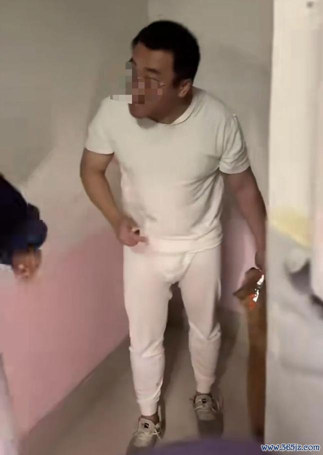 “山姆打包哥”被曝伪装领养虐杀动物 全网盛怒警方介入