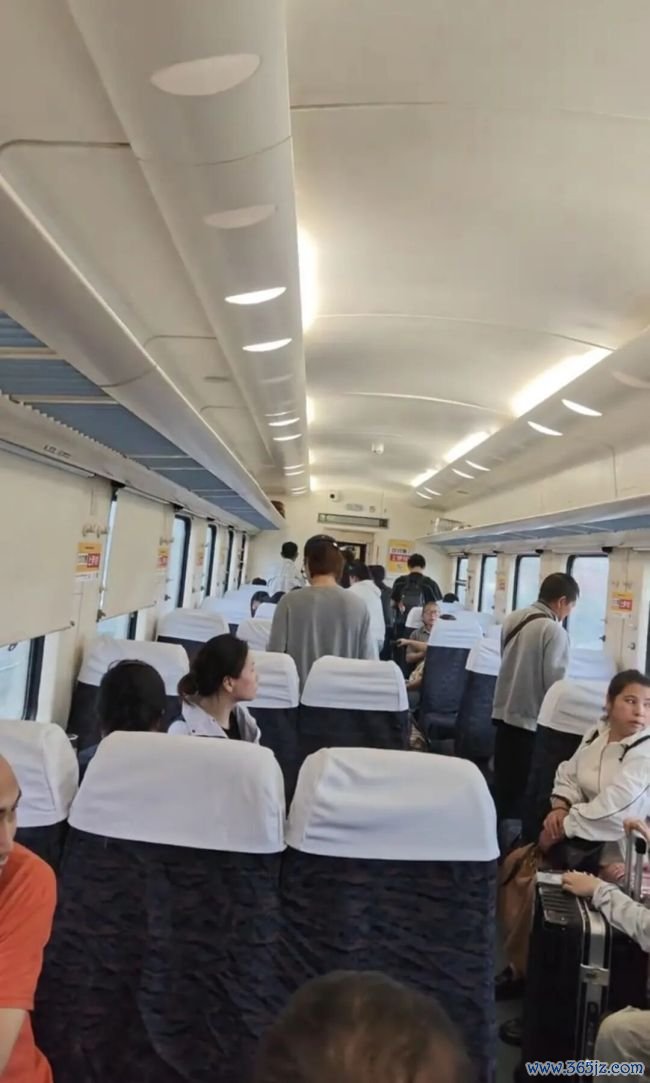 铁路官方通报开赴7小时后折返 暴雨致列车折返