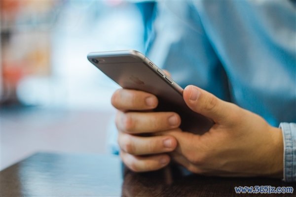 免费！中国迁移书记对传统通话紧要升级：AI防诈、通话字幕等不息上线
